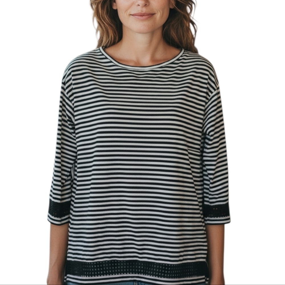 🦜 2/$10 Joseph A. White/Black Stripe Crochet Trim Top. Small.
